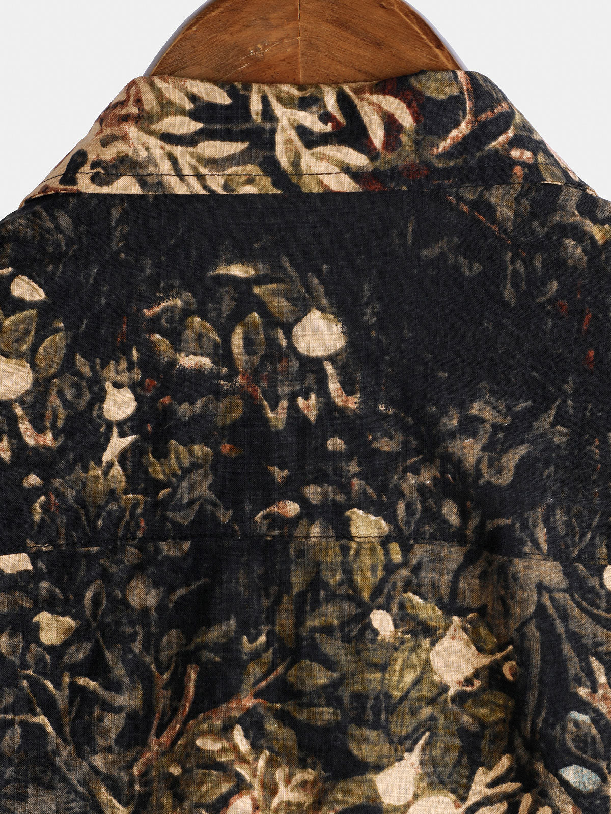 Camisa de manga corta abotonada para hombre con estampado vegetal retro