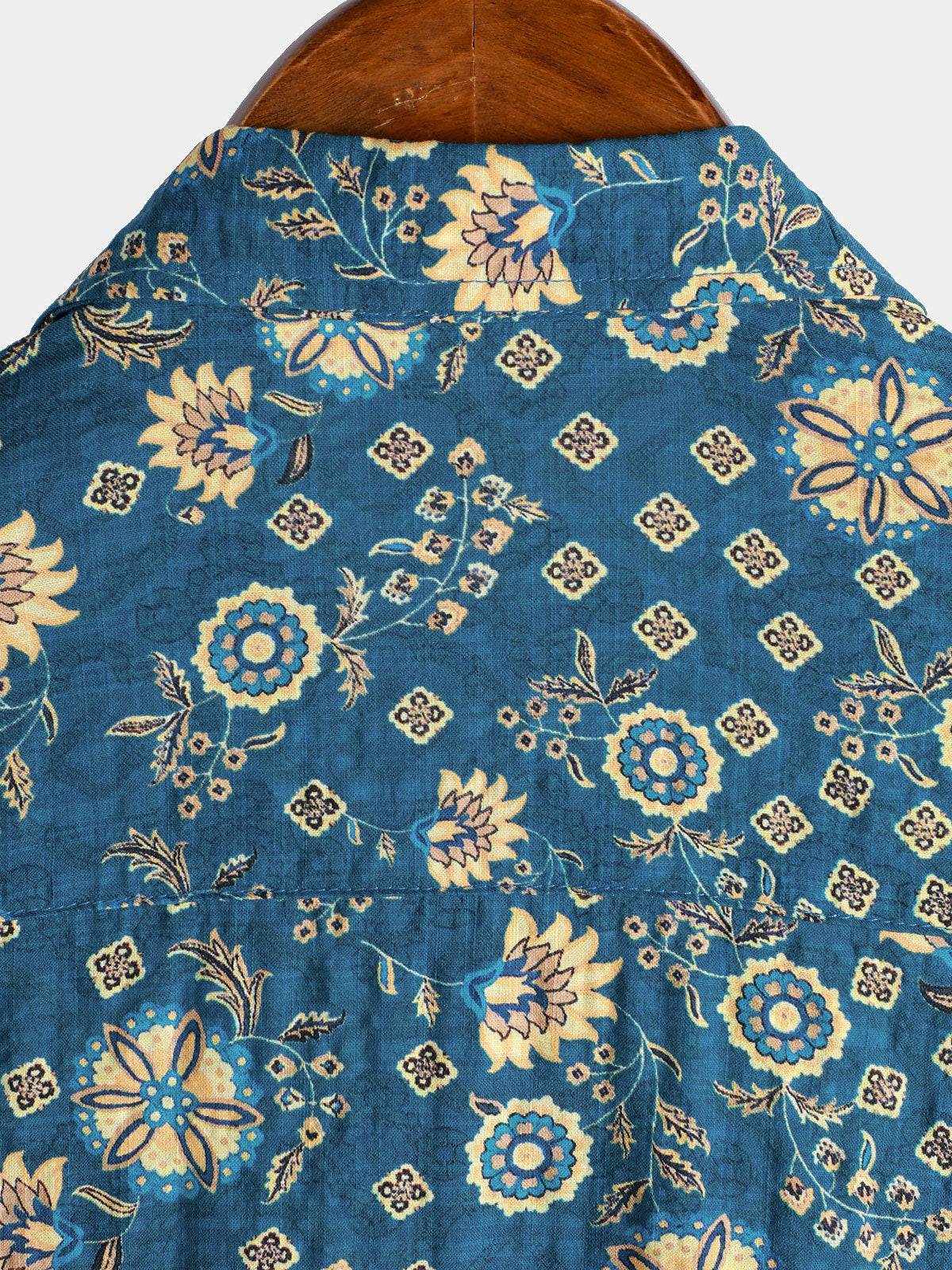 Camisa de playa de manga corta con bolsillo y estampado retro para hombre