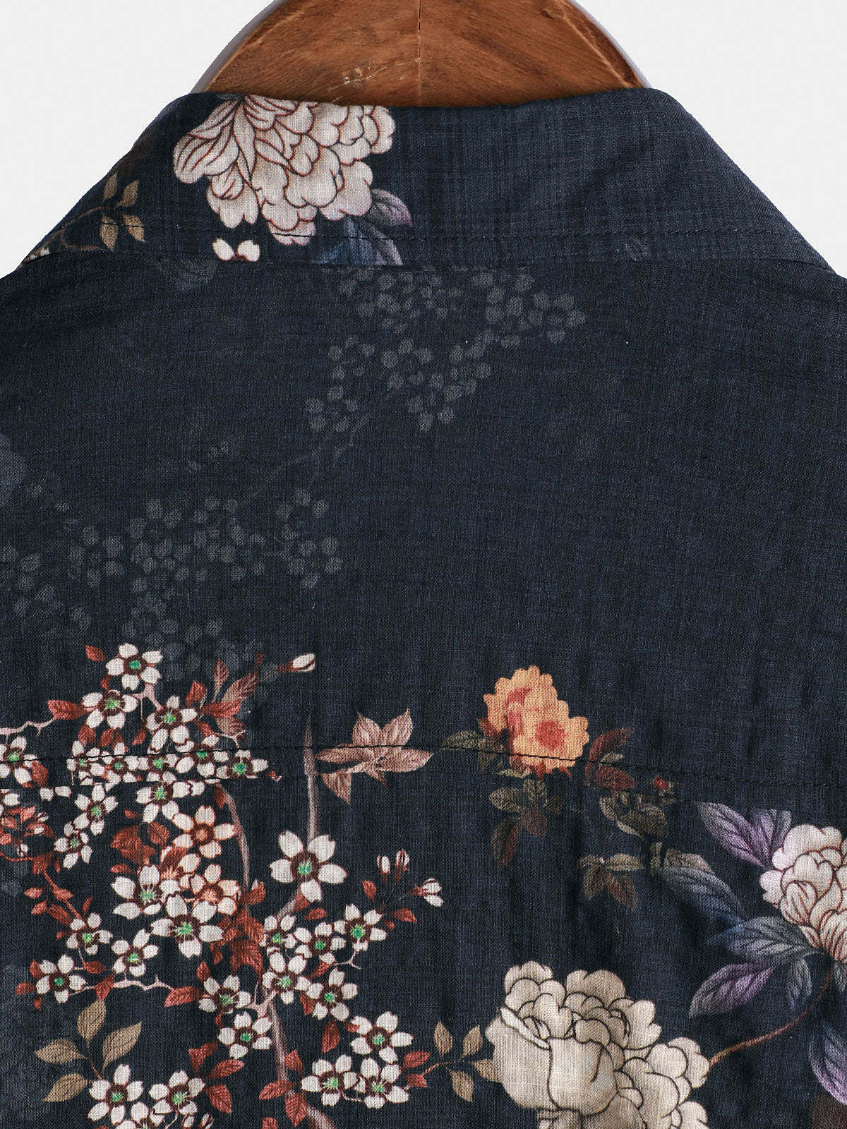 Camisa de manga corta con botones y estampado floral retro para hombre, perfecta para vacaciones.