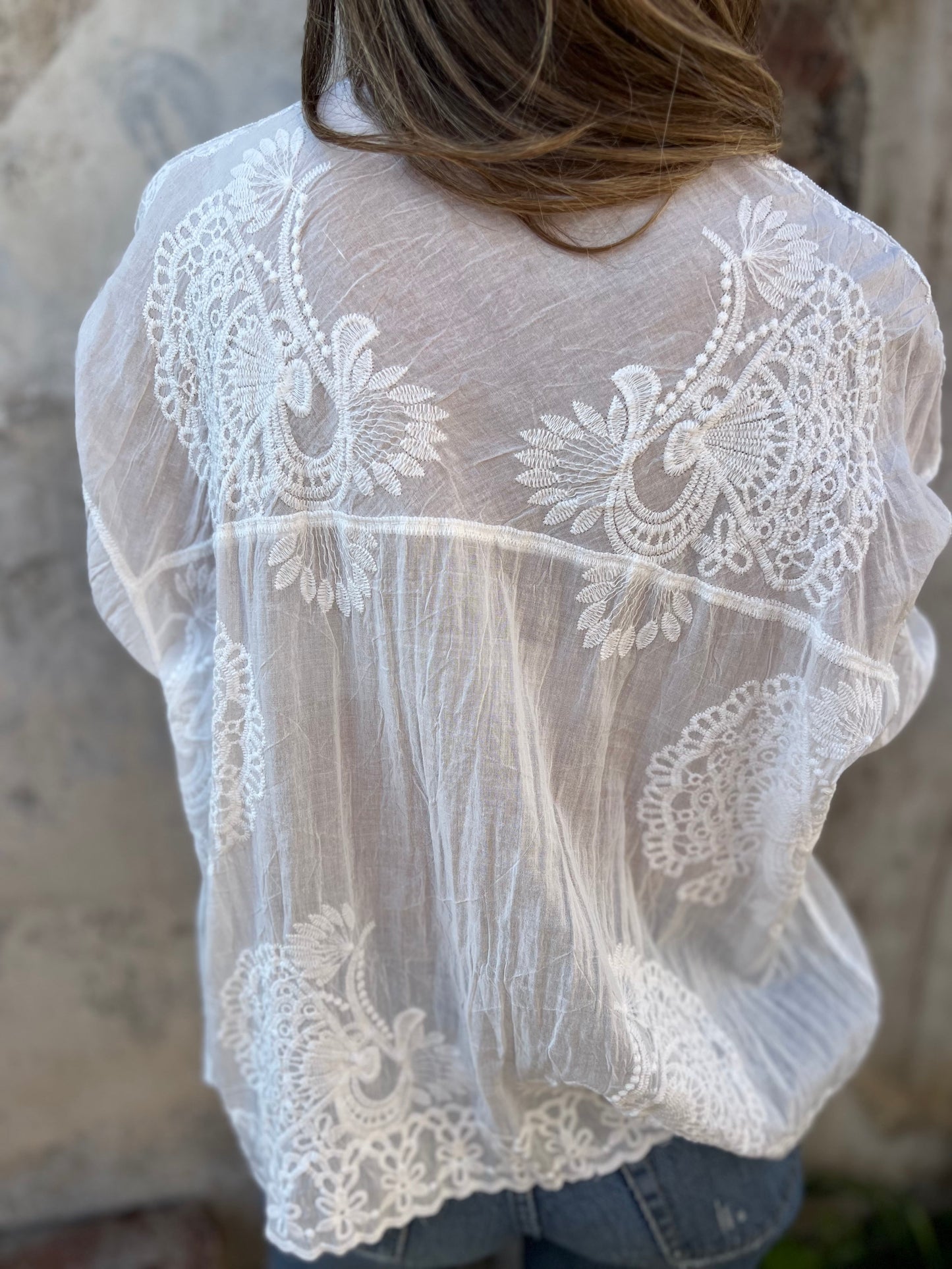 ISABELLE – Blusa Chic con Encaje Bordado