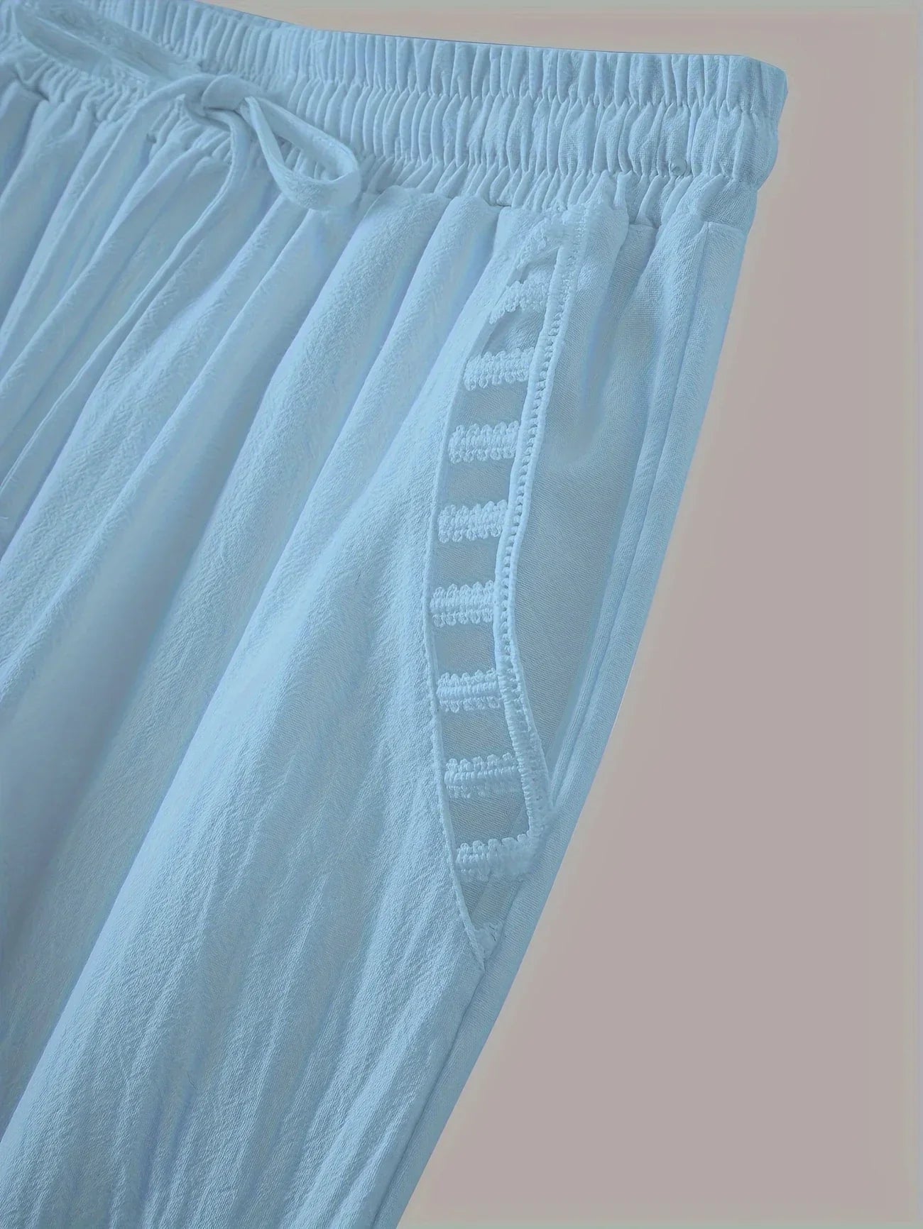 Clara – Pantalones Cropped con Ribete en Contraste