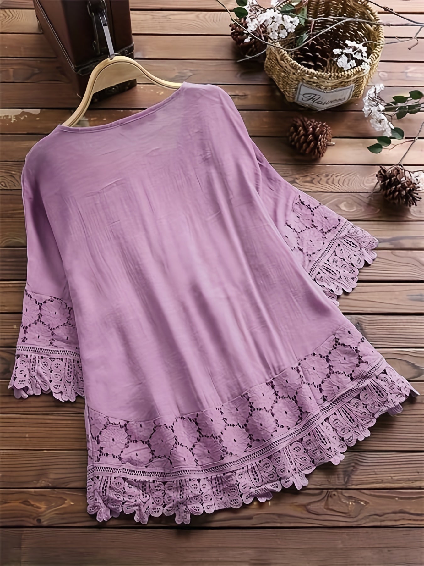 Elegant Lace – Blusa con encaje Patchwork y cuello en V