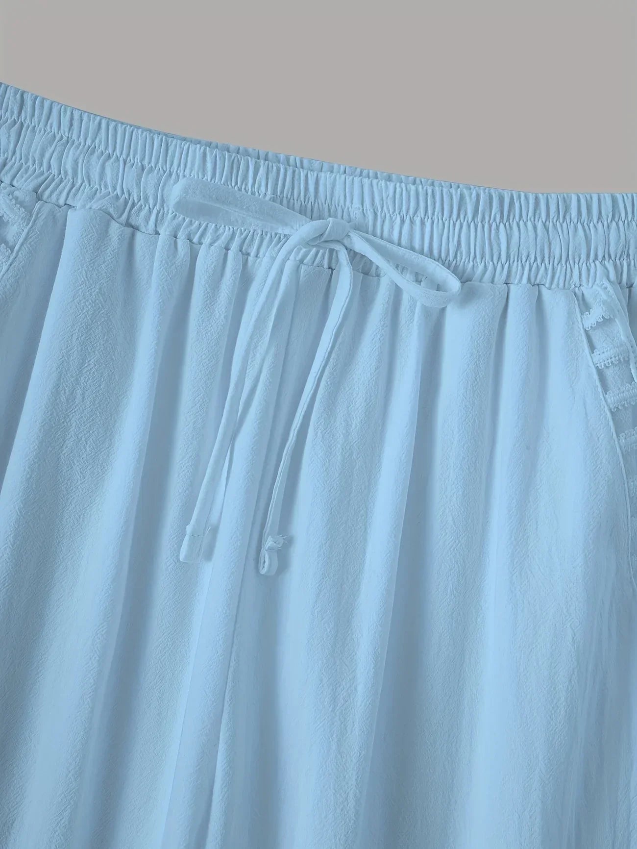 Clara – Pantalones Cropped con Ribete en Contraste