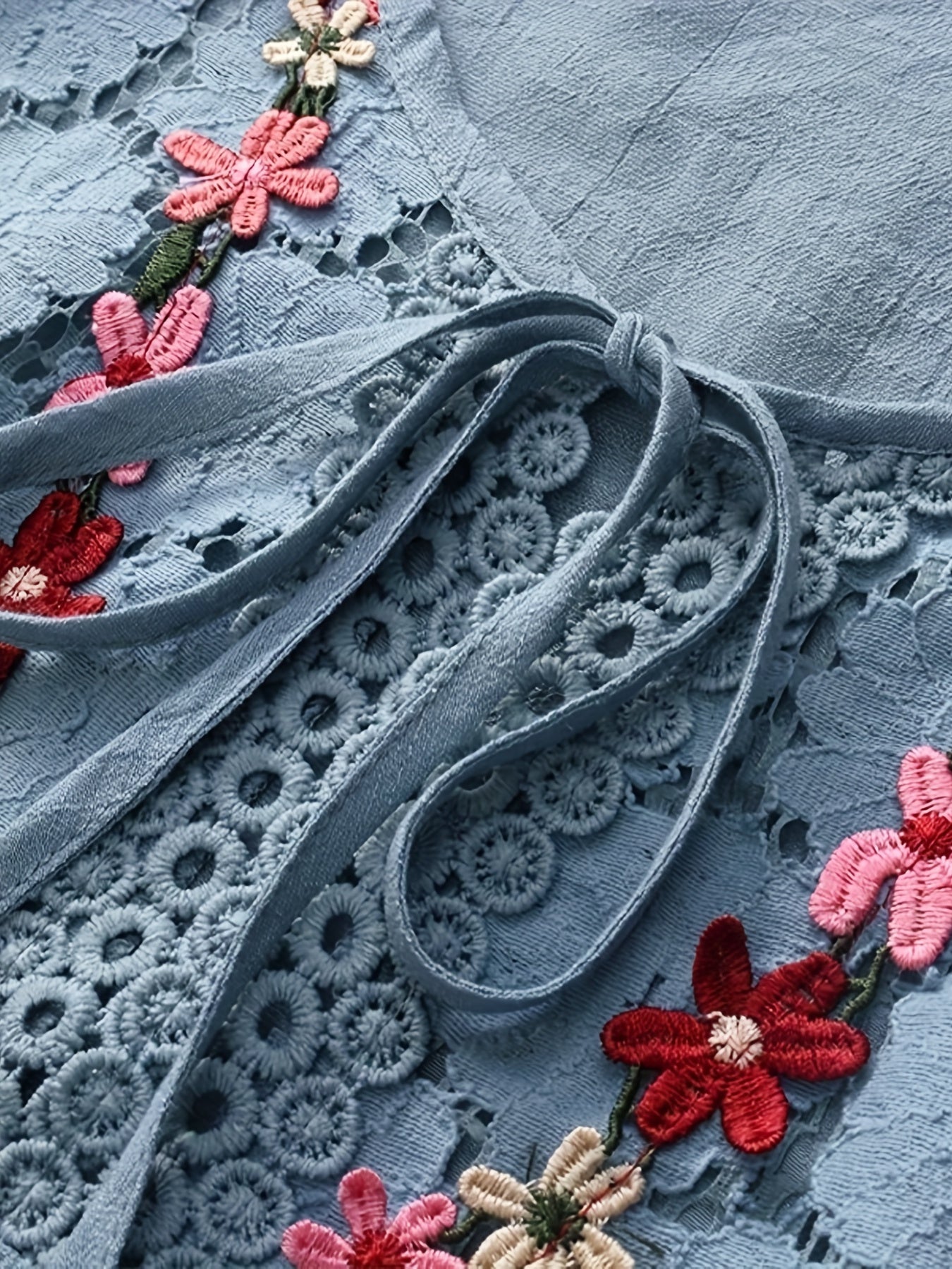 Elegant Lace – Blusa con encaje Patchwork y cuello en V