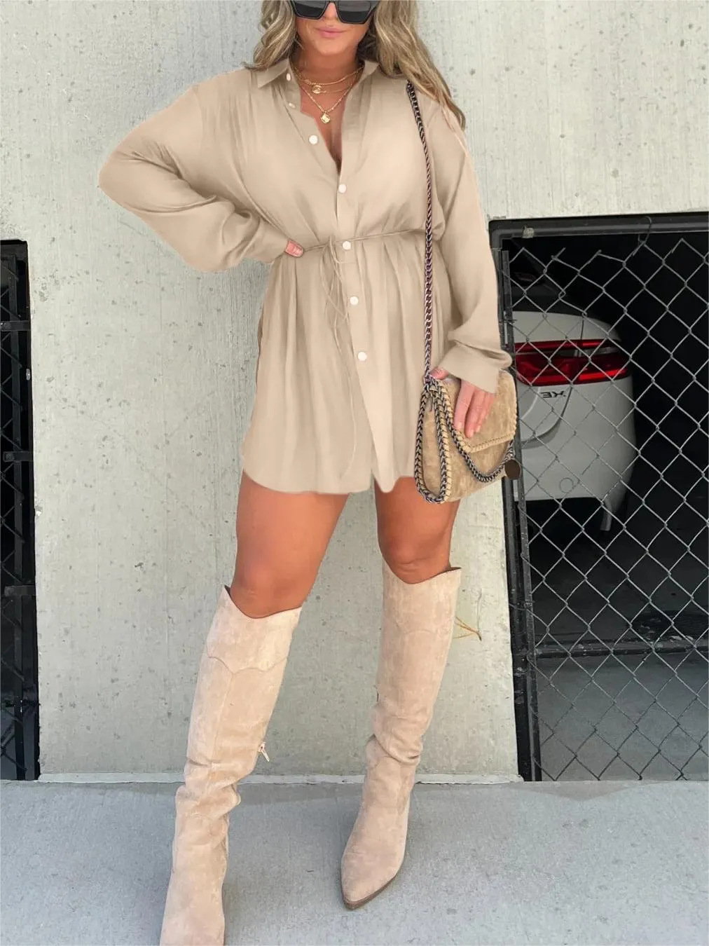 The Sunset Sway – Mono Corto con Efecto Vestido y Acabado Satinado