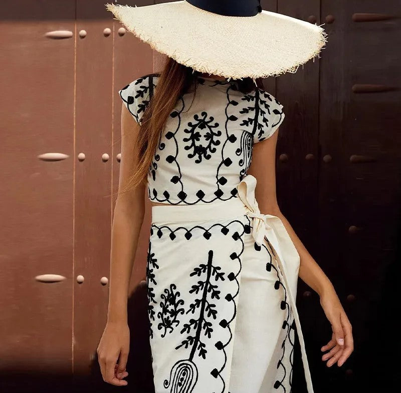 Camilla – Conjunto estampado con bordado negro