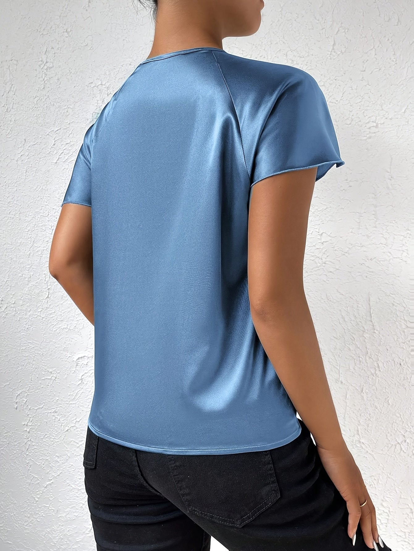 Sophie – Top Elegante con Detalle Único en los Hombros