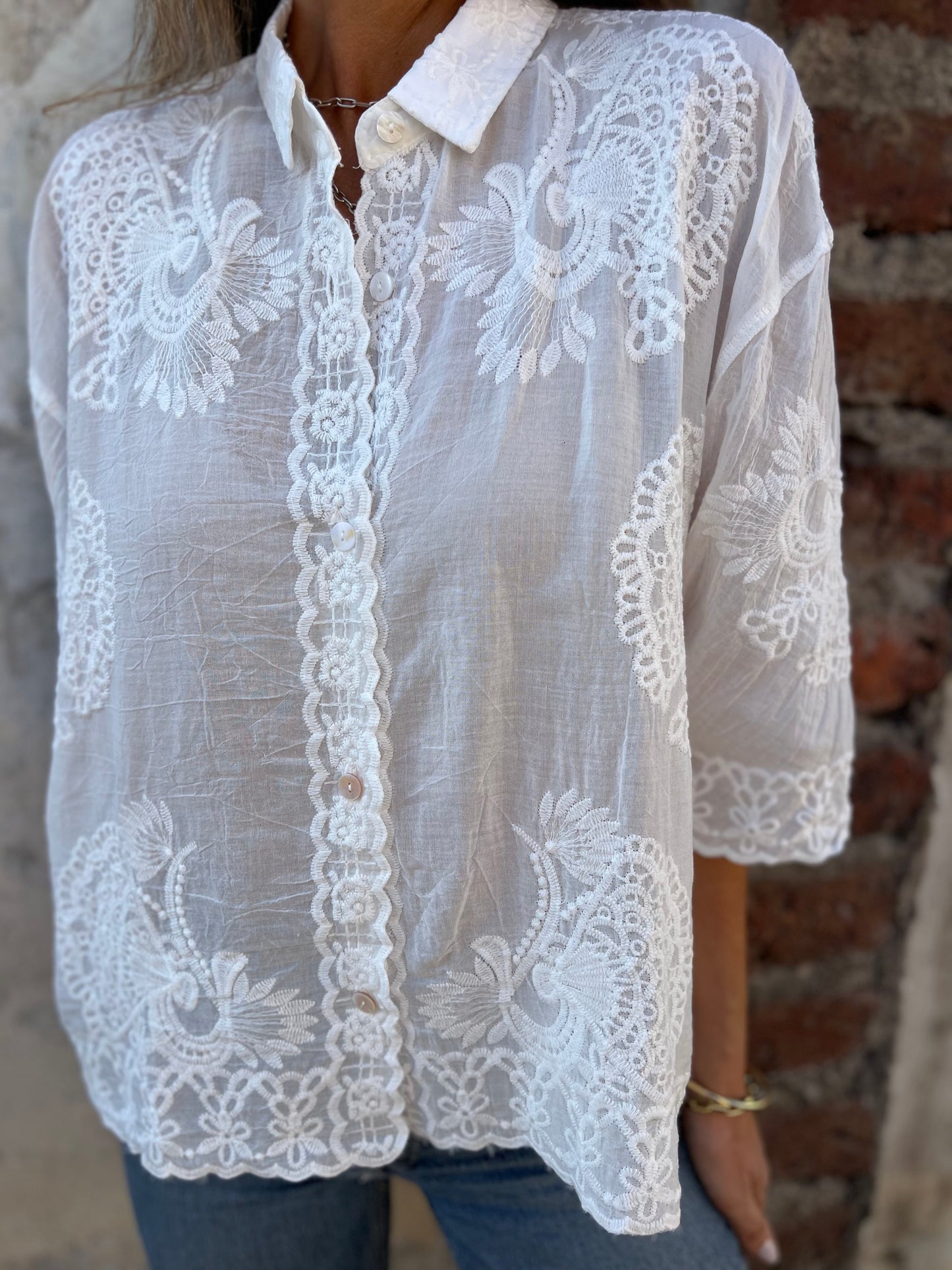 ISABELLE – Blusa Chic con Encaje Bordado