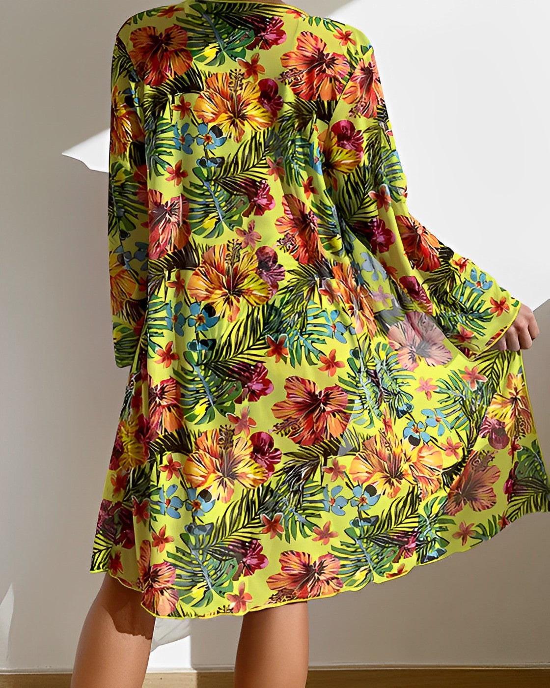 Flora – Bikini tropical con pareo a juego