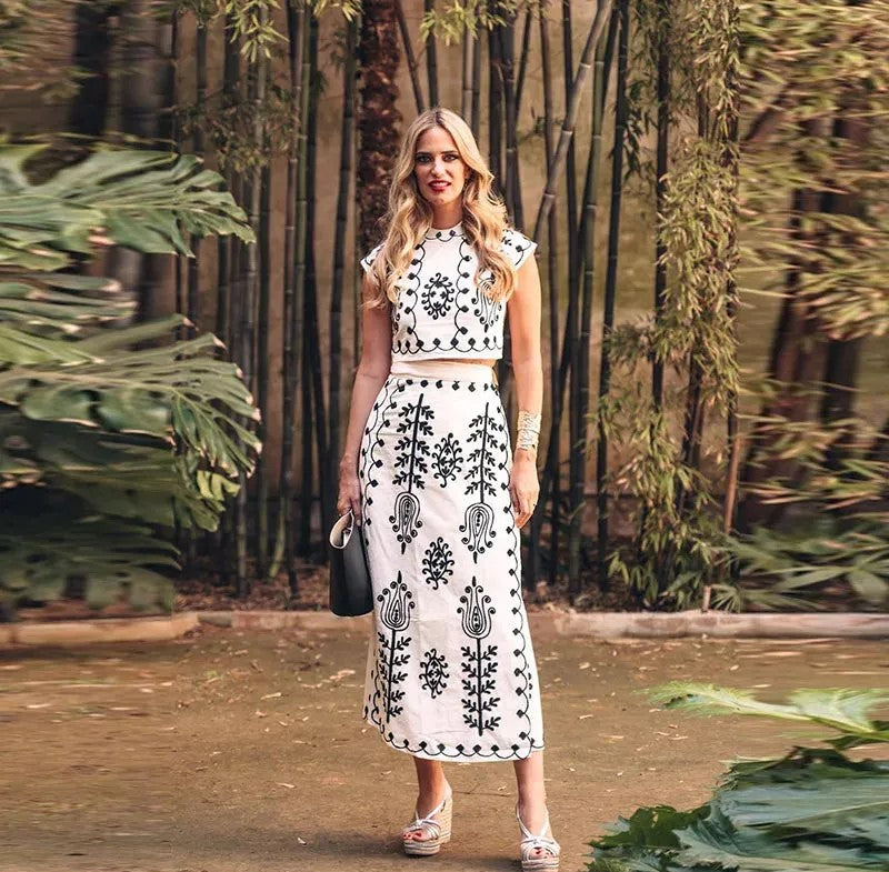 Camilla – Conjunto estampado con bordado negro