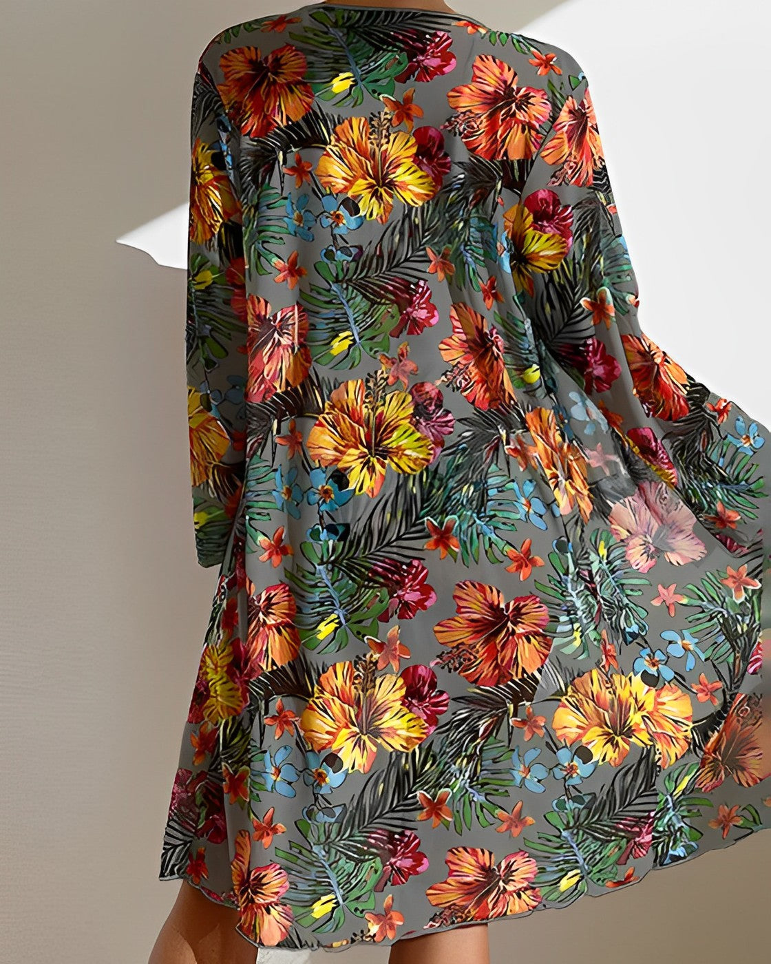 Flora – Bikini tropical con pareo a juego