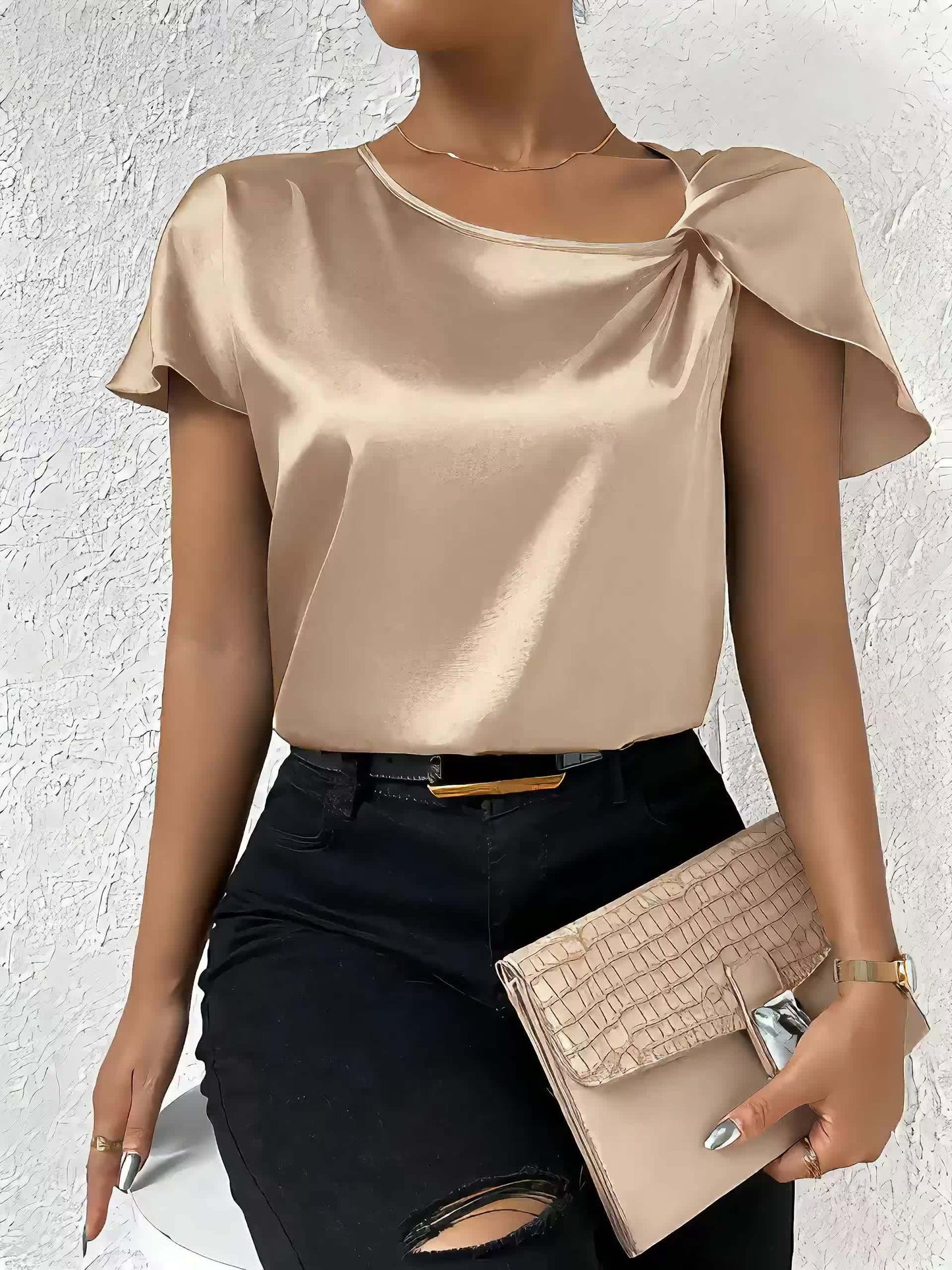 Sophie – Top Elegante con Detalle Único en los Hombros