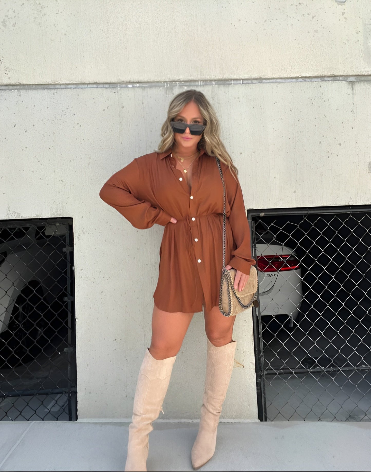 The Sunset Sway – Mono Corto con Efecto Vestido y Acabado Satinado