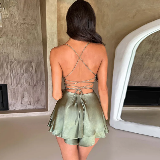 Cherry – Vestido satinado sin espalda