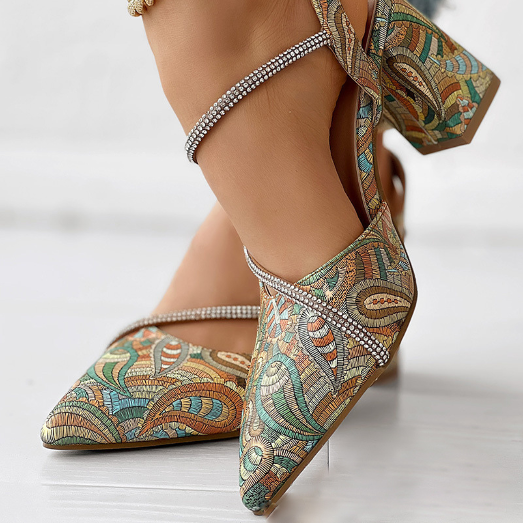 Floral Heel – Tacones con estampado floral y estilo vibrante