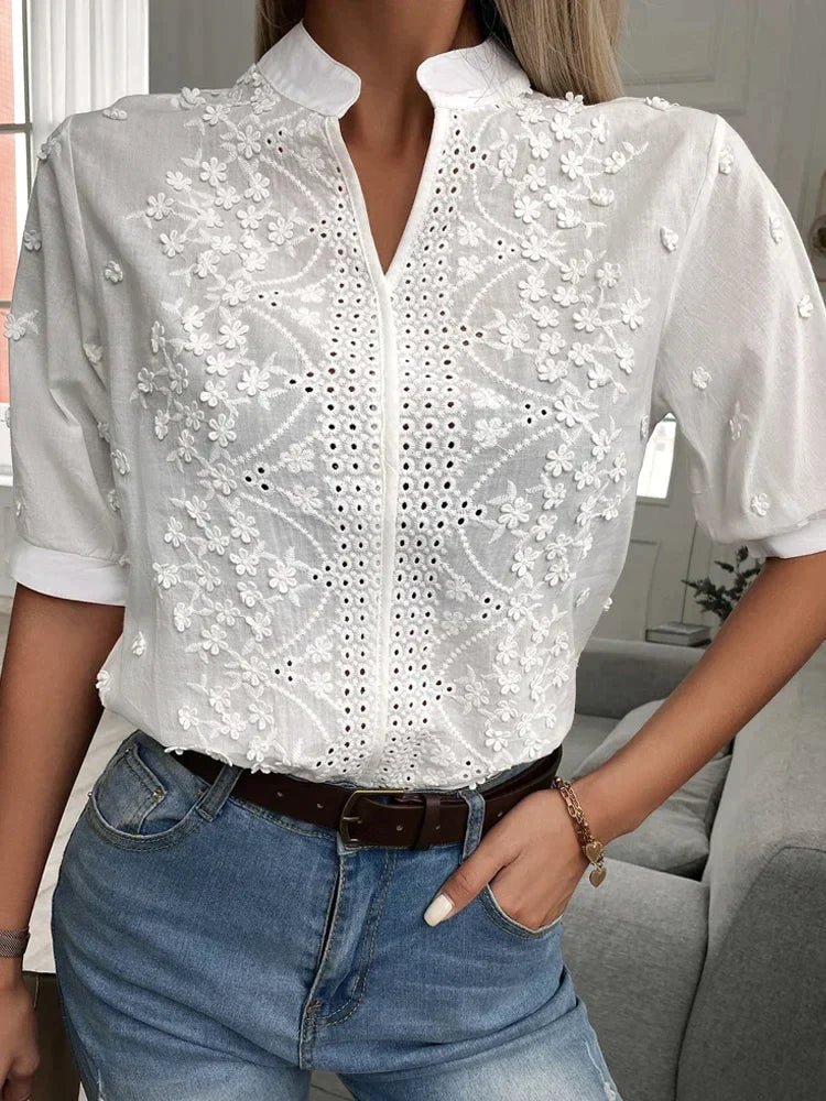 Liza – Blusa Sofisticada y Atemporal con Bordados Florales