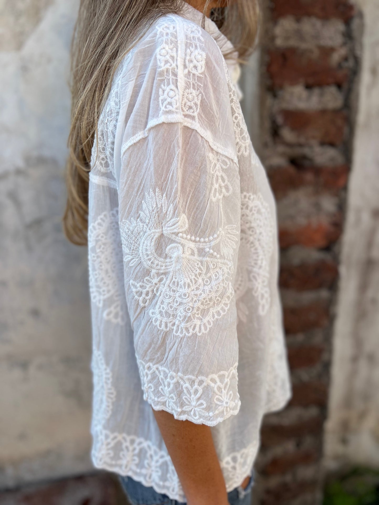 ISABELLE – Blusa Chic con Encaje Bordado