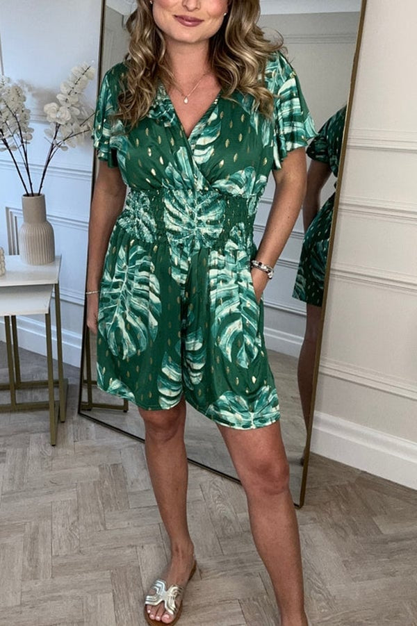 Jolaine – Mono tropical con hojas