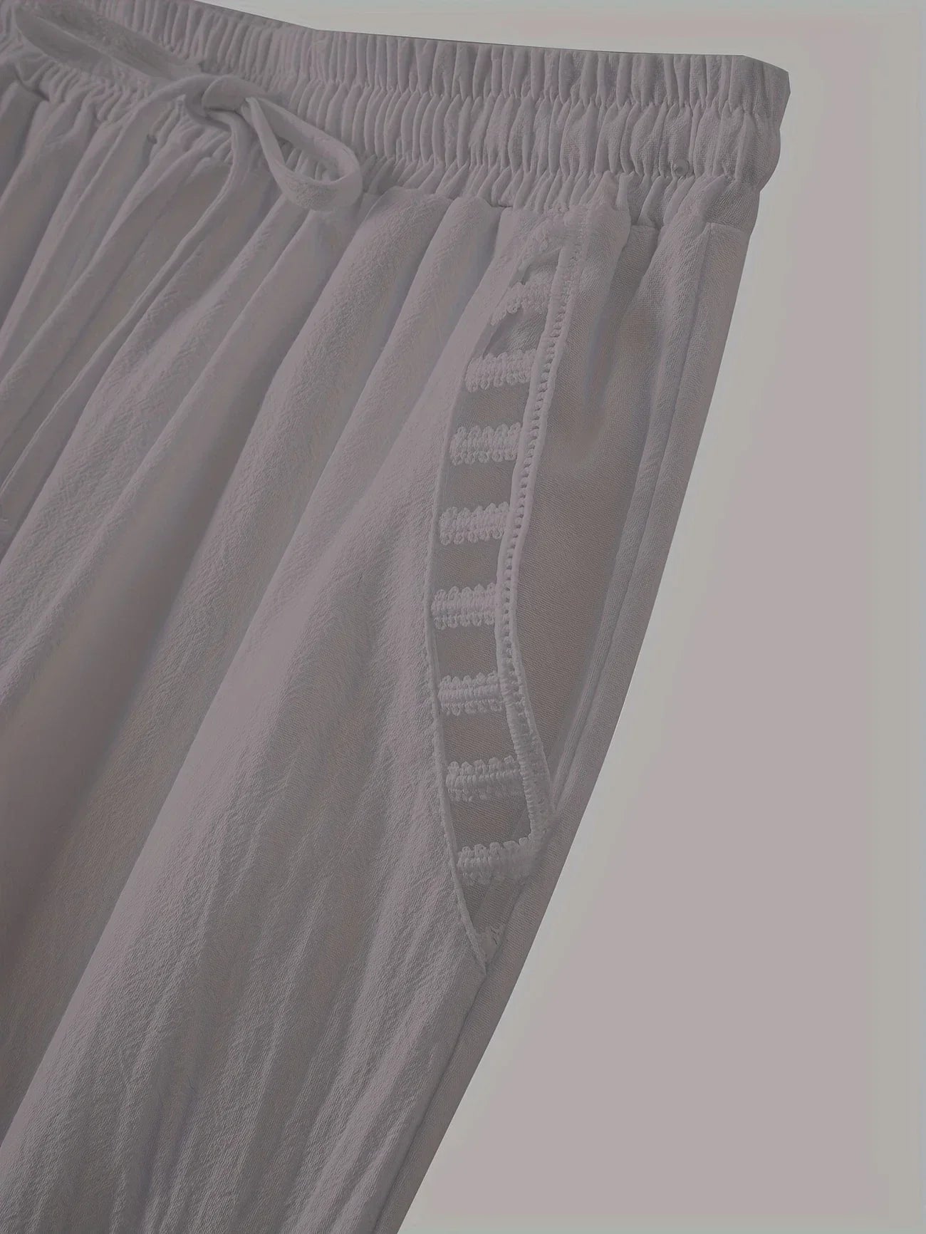 Clara – Pantalones Cropped con Ribete en Contraste