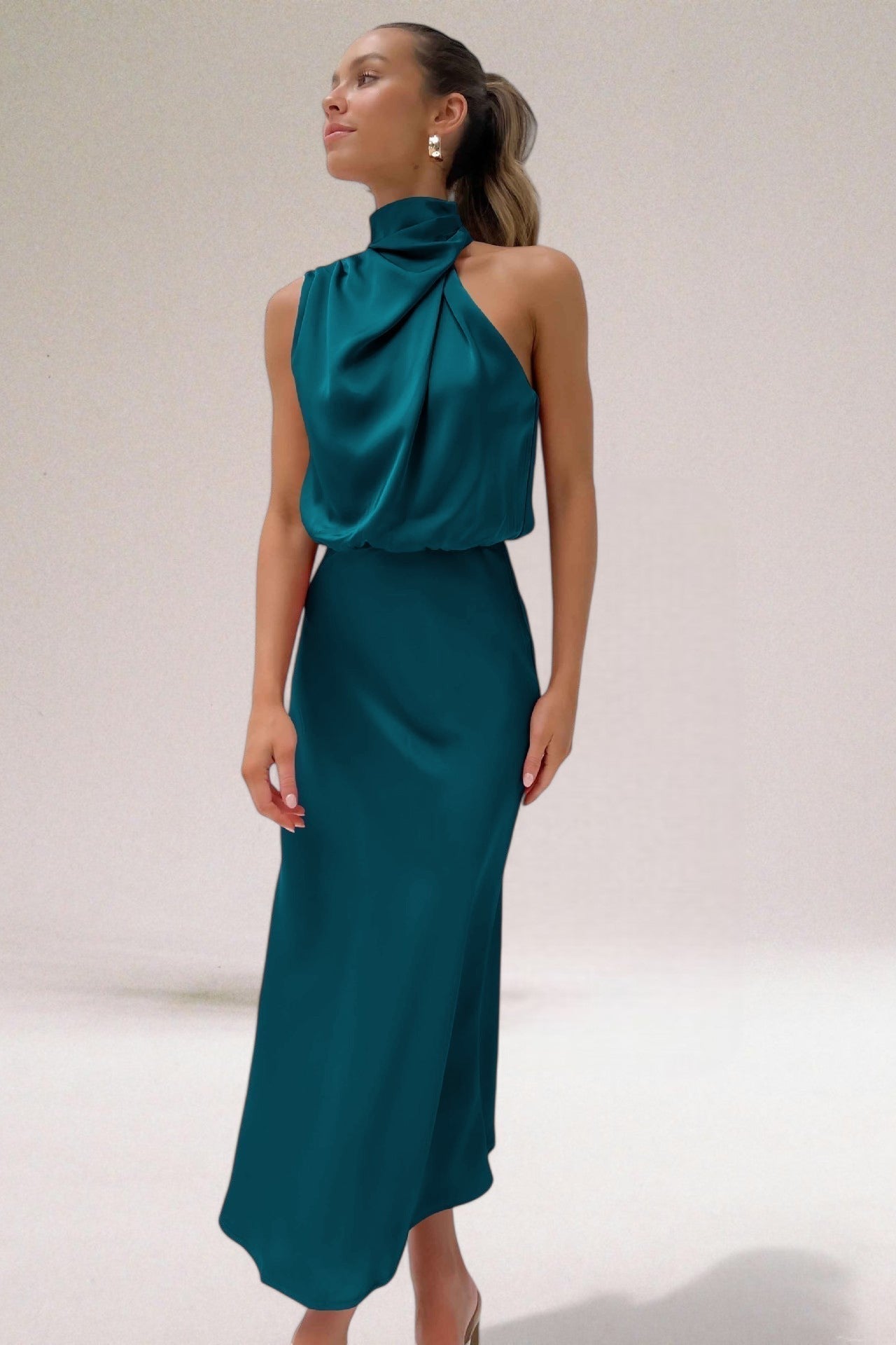 Elara – Vestido de Noche de Satén Elegante