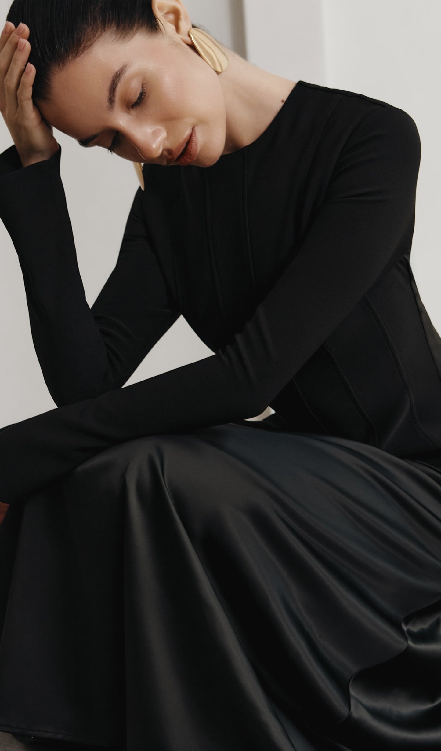 VESTIDO LARGO DE PUNTO Y SATÉN