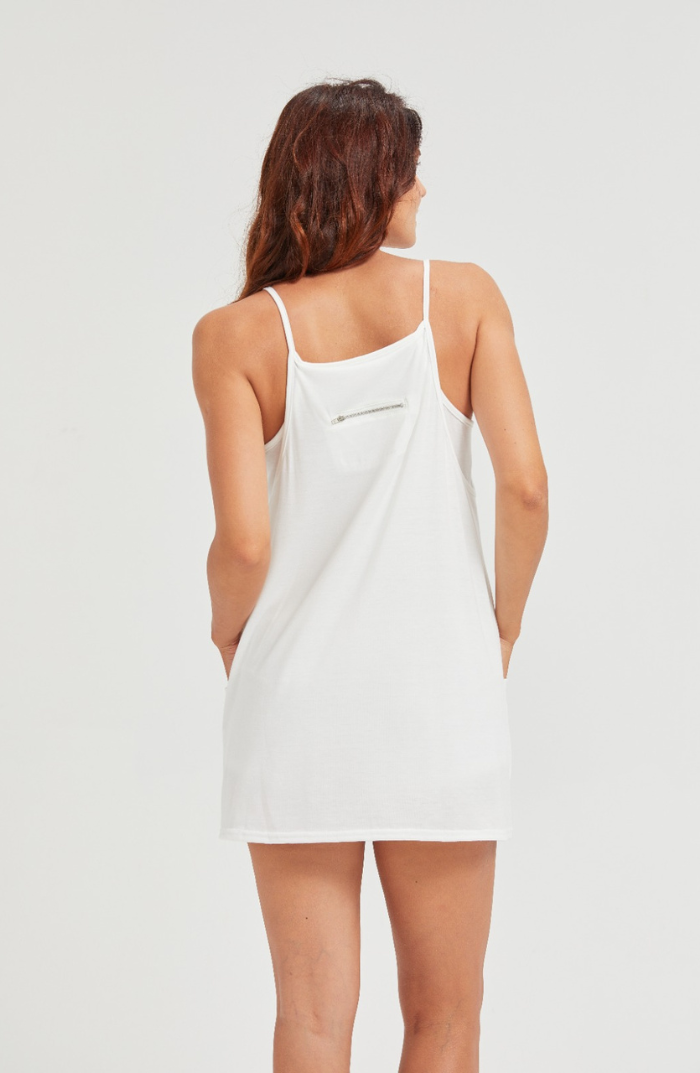 Azara – Vestido mini con shorts integrados y bolsillos frontales