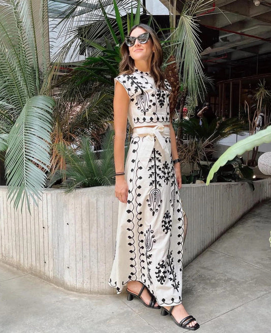 Camilla – Conjunto estampado con bordado negro