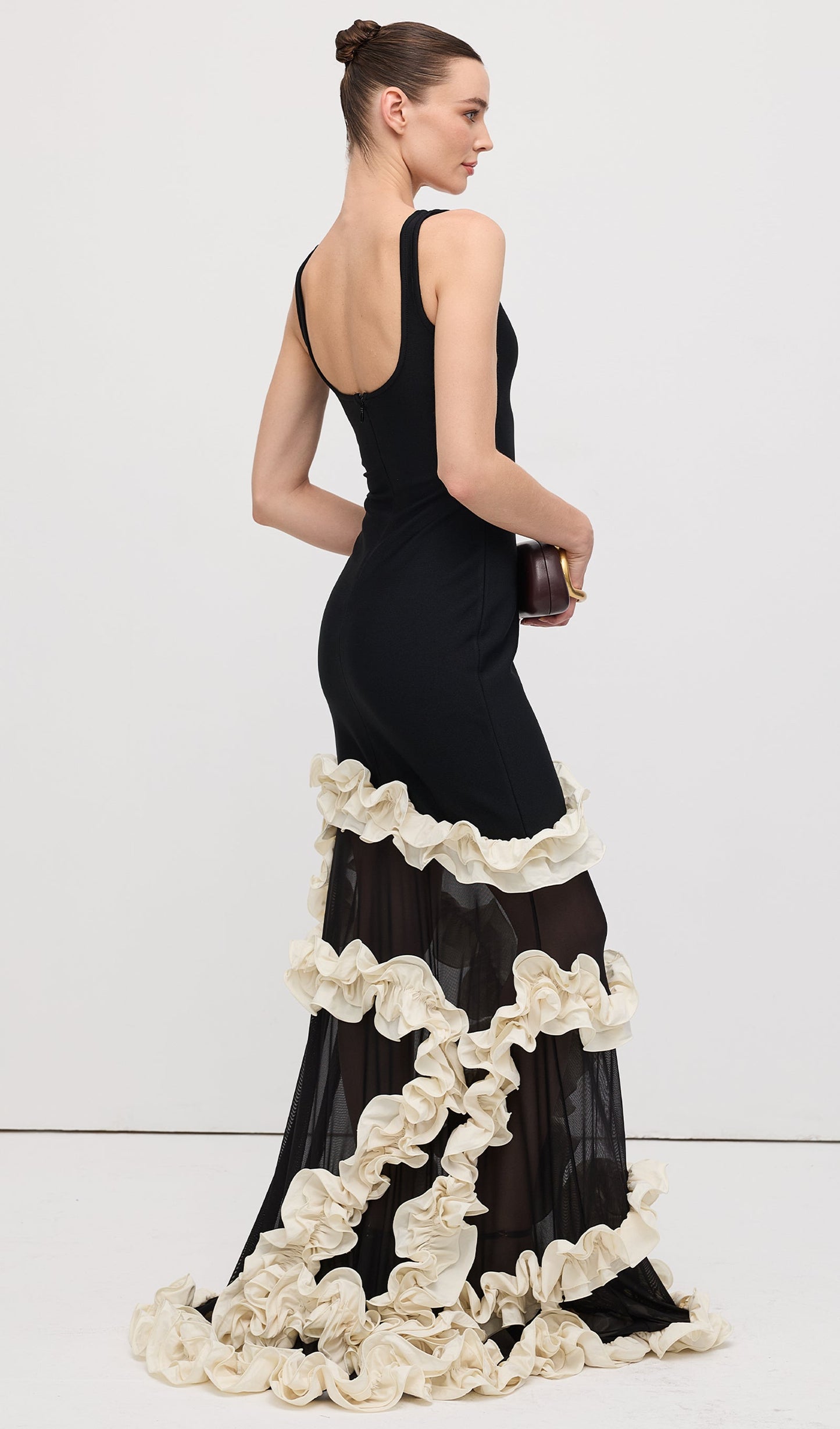 VESTIDO AJUSTADO CON VOLANTES