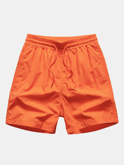 Camisa de botones con estampado tropical y pantalones cortos de baño