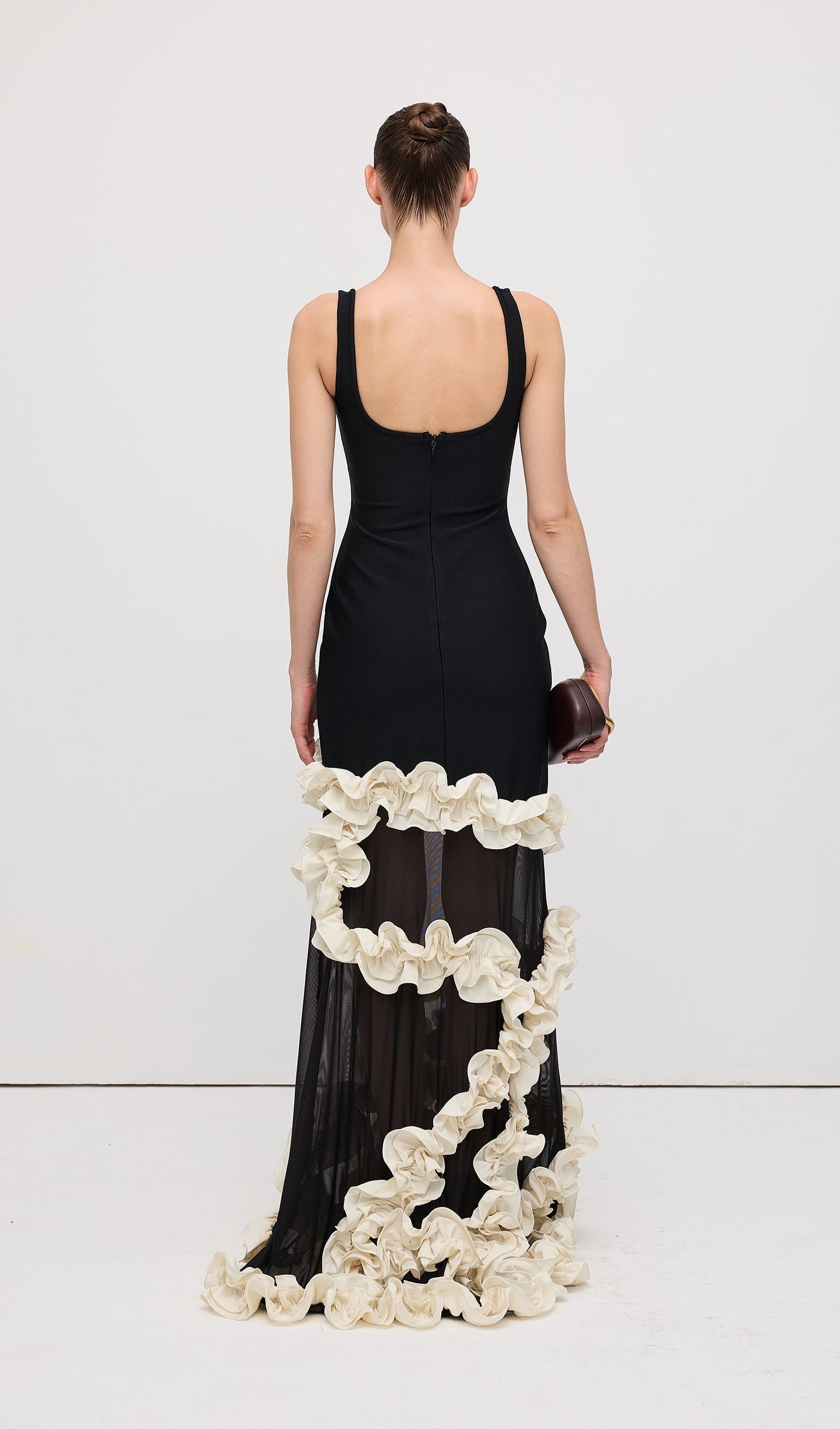 VESTIDO AJUSTADO CON VOLANTES