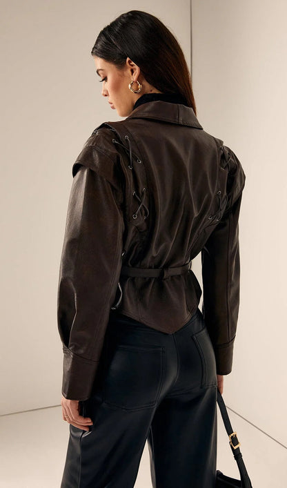 CHAQUETA DE CUERO CON CINTURÓN