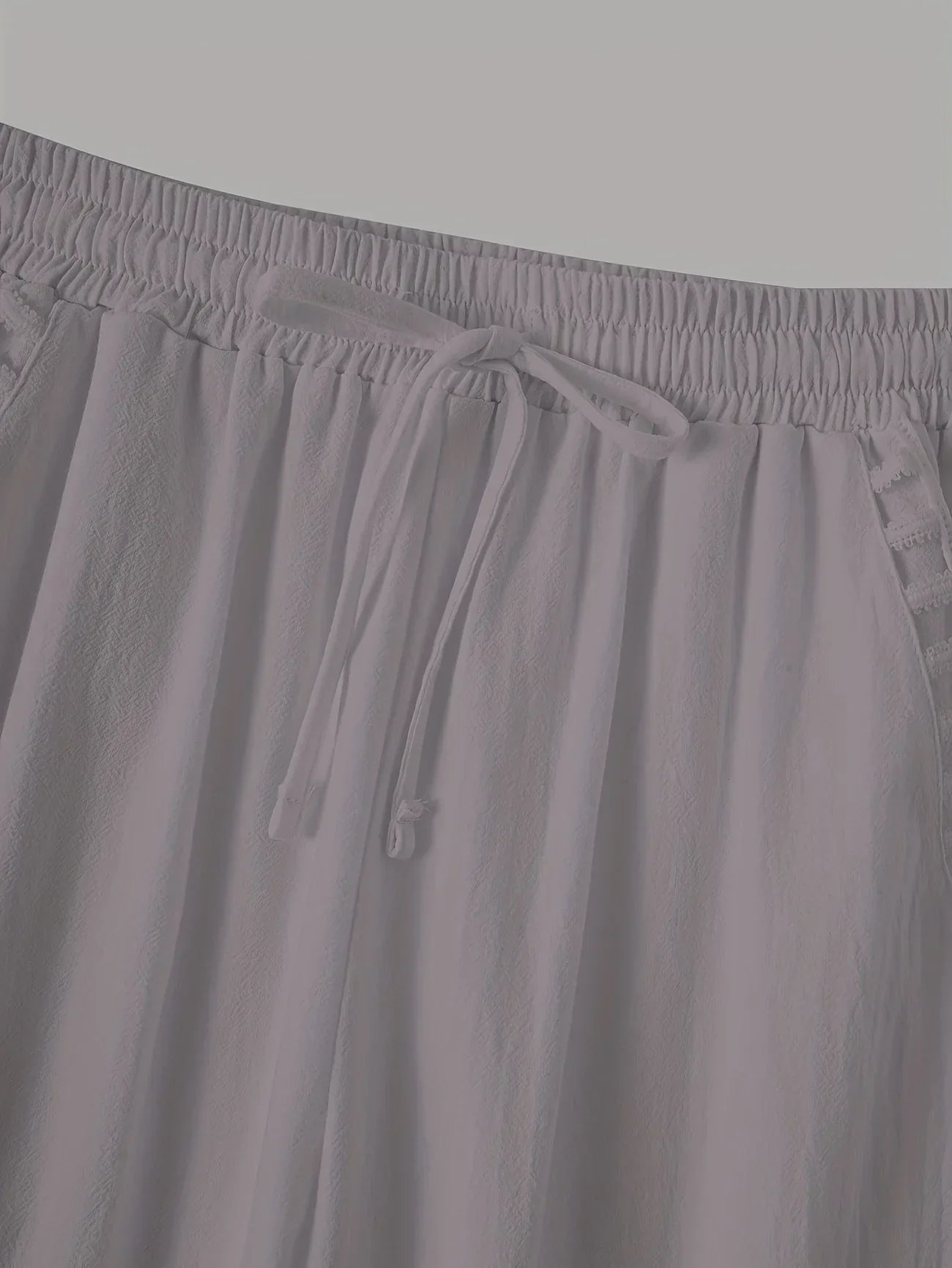 Clara – Pantalones Cropped con Ribete en Contraste