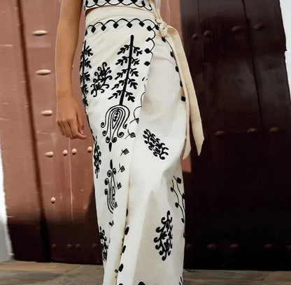 Camilla – Conjunto estampado con bordado negro