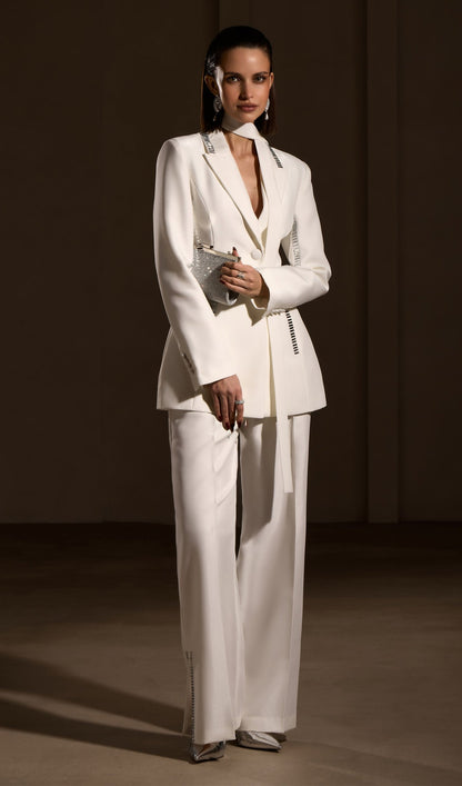 BLAZER ENTALLADO CON ADORNOS METÁLICOS