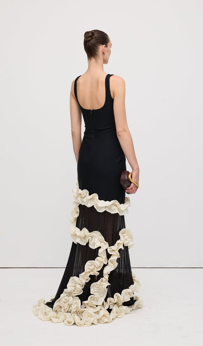 VESTIDO AJUSTADO CON VOLANTES