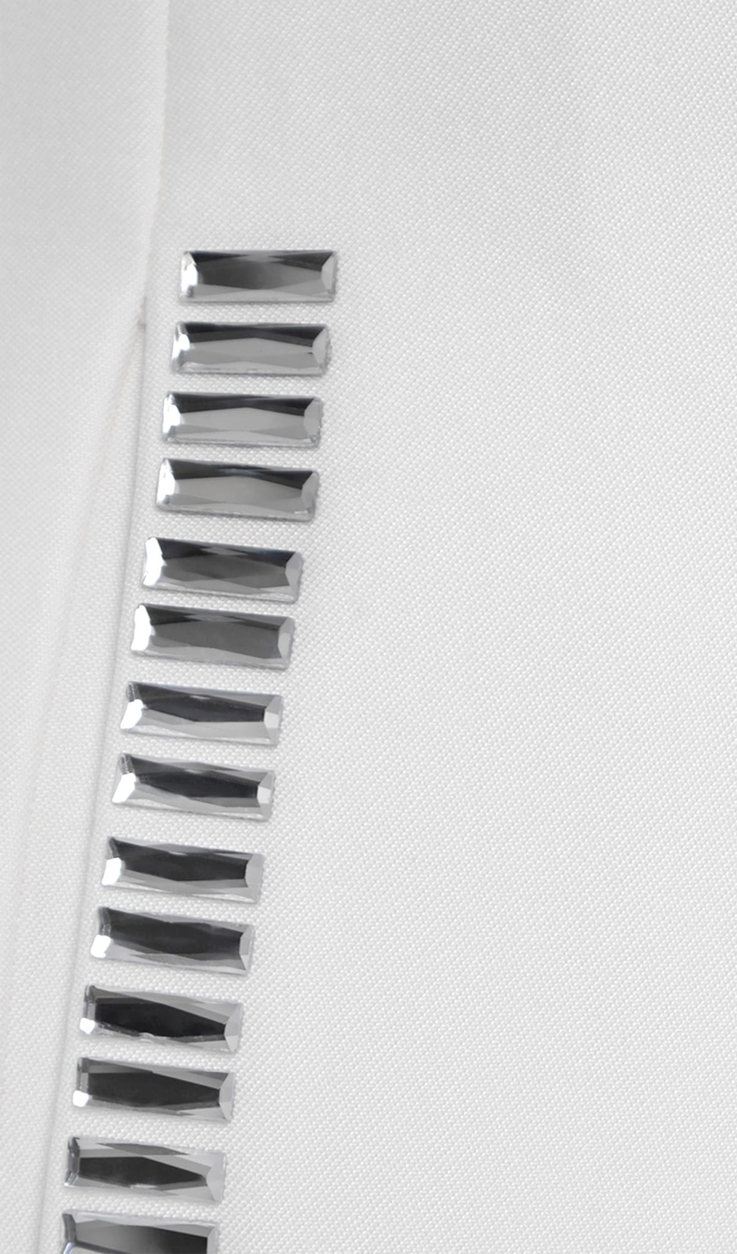 BLAZER ENTALLADO CON ADORNOS METÁLICOS