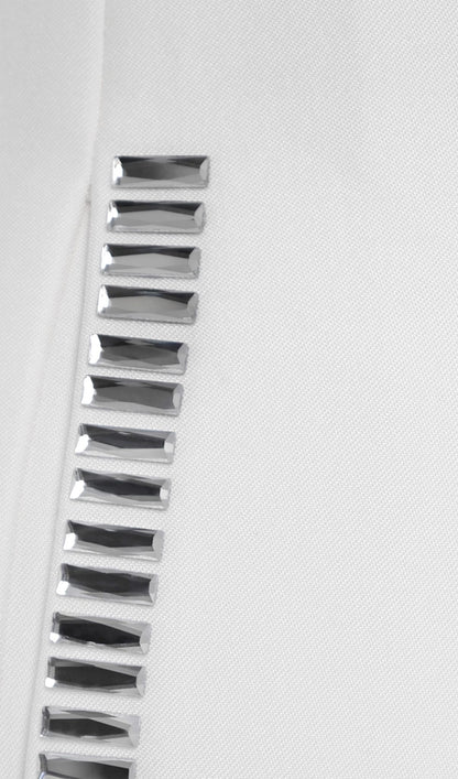 BLAZER ENTALLADO CON ADORNOS METÁLICOS