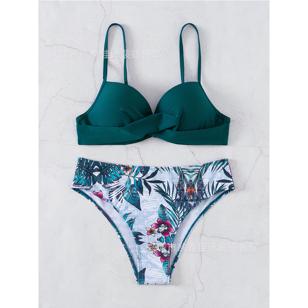 Tropical Temptation – Bikini tropical con diseño elegante y copa con aro