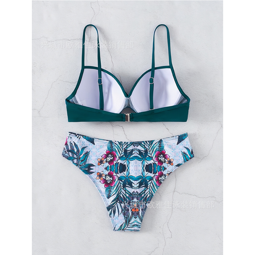 Tropical Temptation – Bikini tropical con diseño elegante y copa con aro