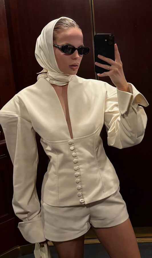 CHAQUETA DE HOMBROS ANCHOS