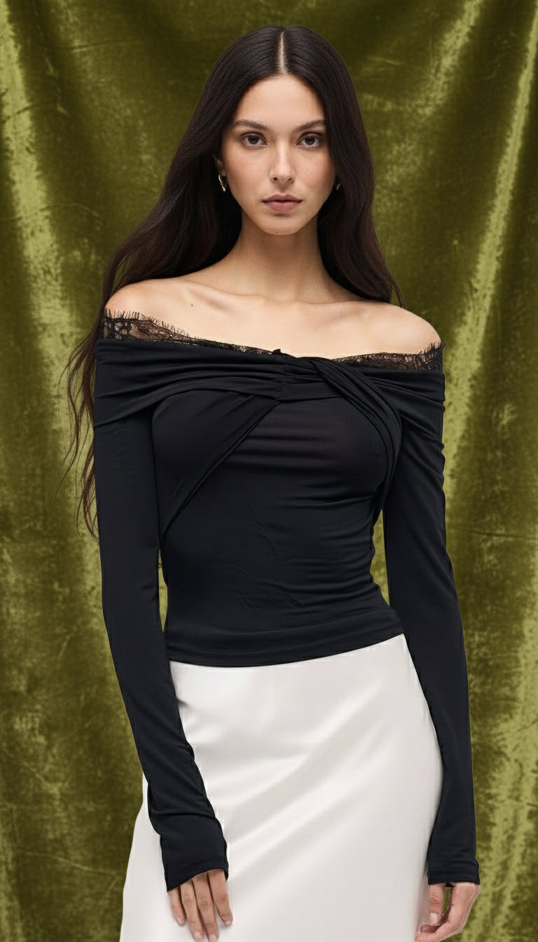 CONJUNTO TOP DE ENCAJE Y FALDA DE SATÉN