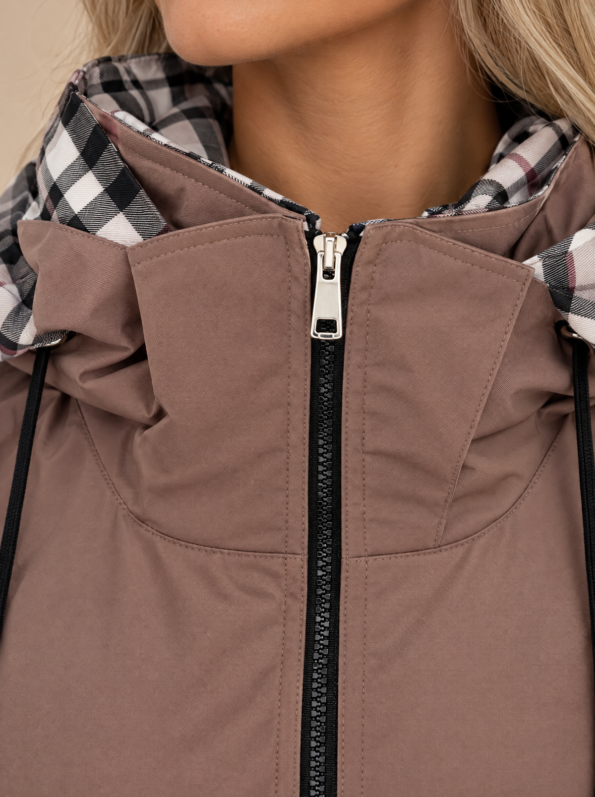 Abrigo Élise Zip - detalle del cuello